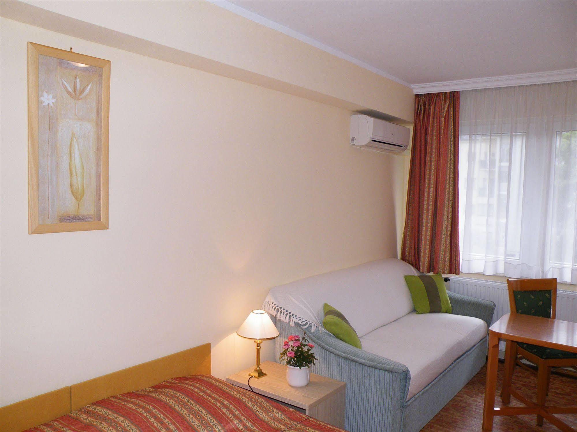Apartment Buda บูดาเปสต์ ภายนอก รูปภาพ